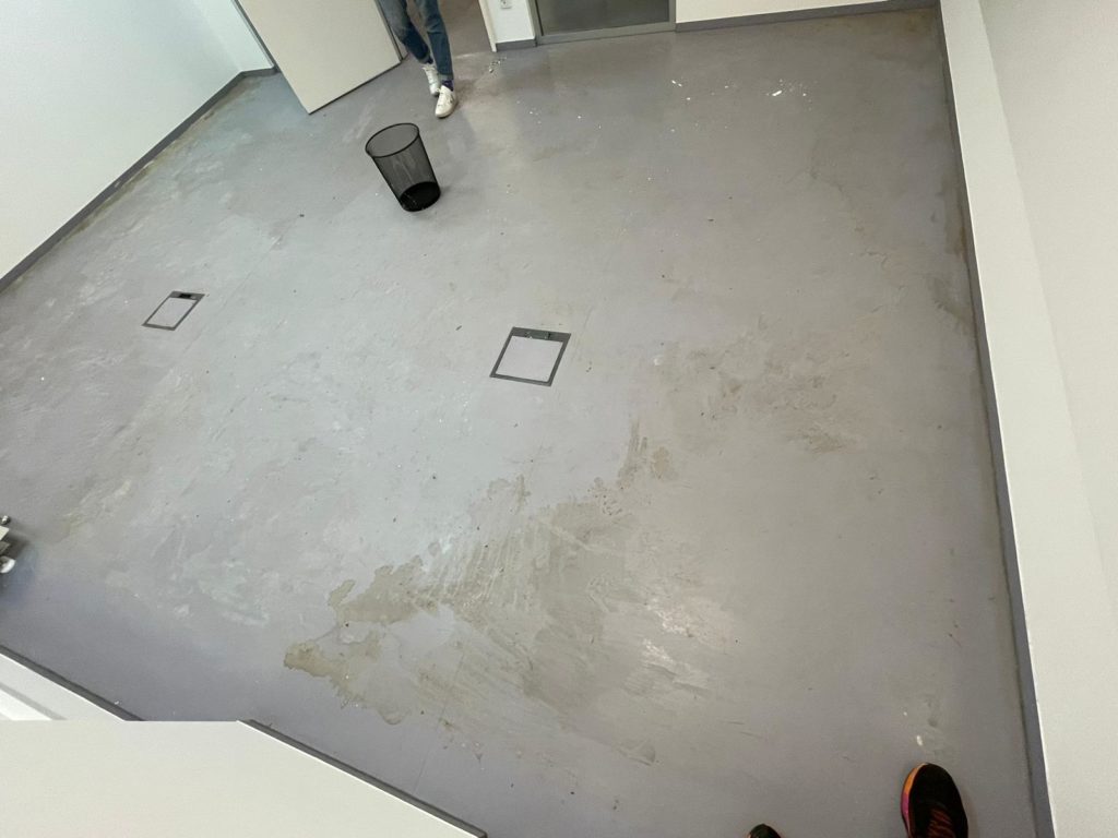 Linoleum Reinigung Versiegelung Aufbereitung Berlin Bodenreinigung Vorher21