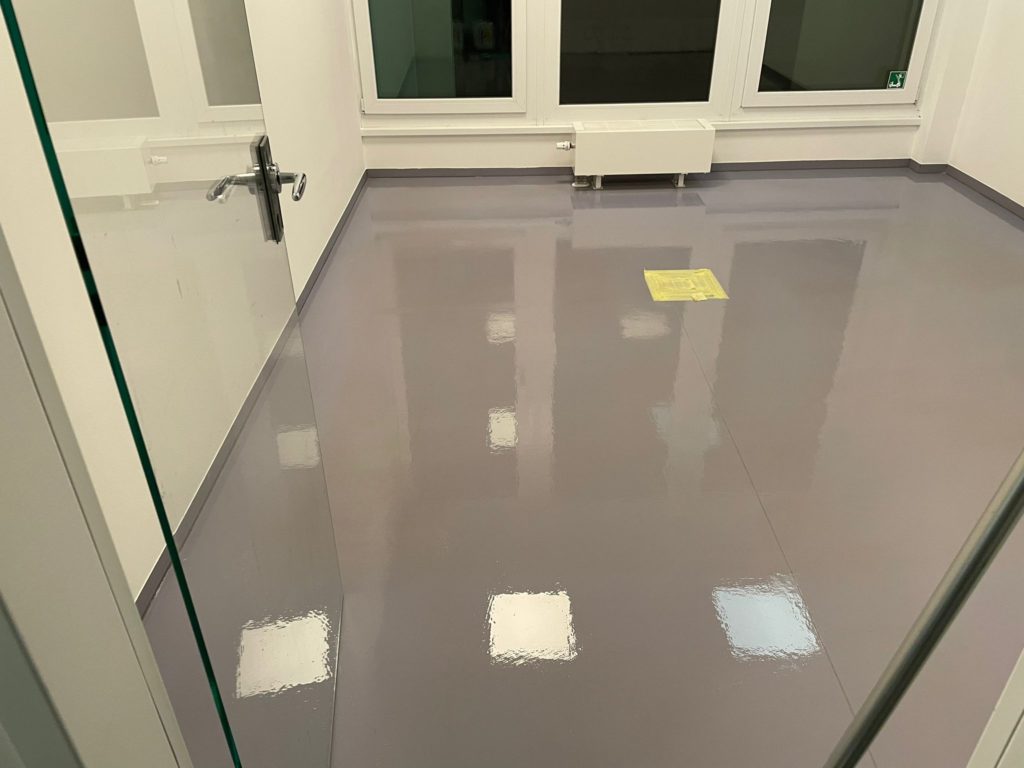 Linoleum Reinigung Versiegelung Aufbereitung Berlin Bodenreinigung3