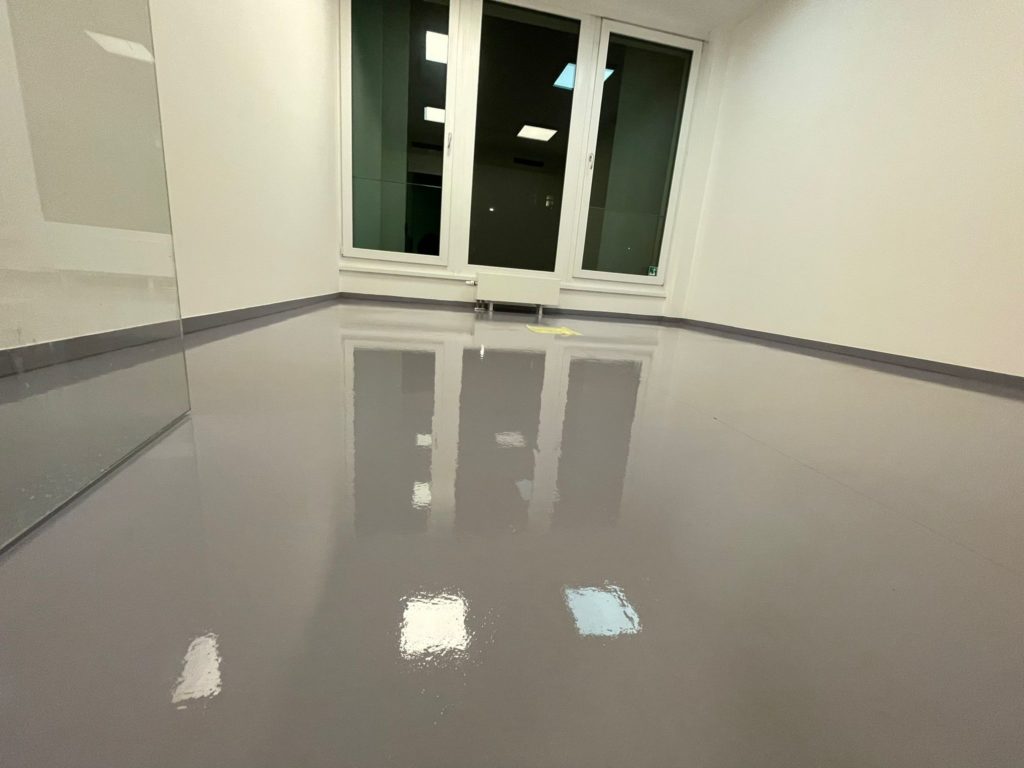 Linoleum Reinigung Versiegelung Aufbereitung Berlin Bodenreinigung4